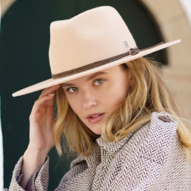 Elegância e Estilo no nosso Fedora Feminino em 100% Feltro de Lã, Feito à Mão na Espanha