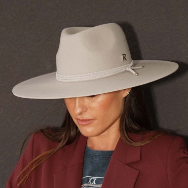 Cappello a Tesa Larga in Feltro di Lana: Un Fedora per una Donna Elegante e Sofisticata - Raceu Hats