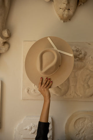 Sombrero Mujer Estilo Fedora en color crema de ala amplia