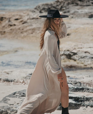 Sombrero Invitada Boda Ala Ancha Color Negro - Ala Rígida - Fieltro de Lana - Raceu Hats