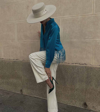 Sombrero Invitada Boda Estilo Canotier Ala Ancha Blanco Roto - Torino - Copa y Ala Rígida - Raceu Hats