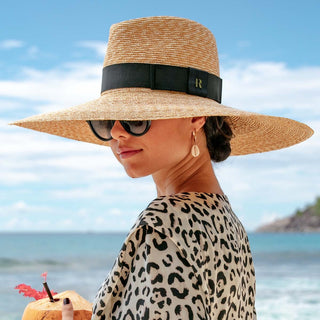 Sombrero Belair Ala Ancha de Paja Cosida decorado con Cinta Negra Raceu Hats