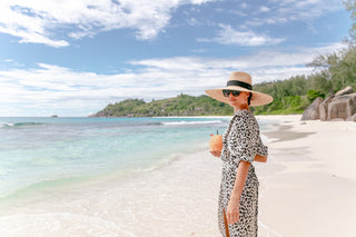Sombrero Belair Ala Ancha de Paja Cosida decorado con Cinta Negra Raceu Hats