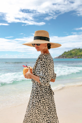 Sombrero Belair Ala Ancha de Paja Cosida decorado con Cinta Negra Raceu Hats