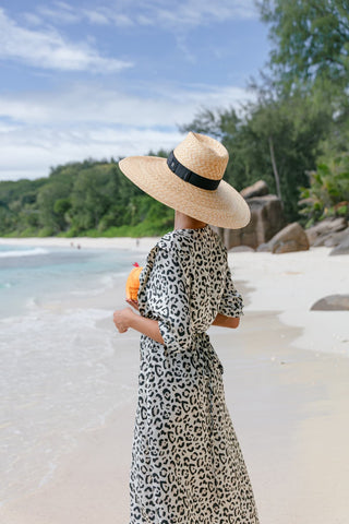 Sombrero Belair Ala Ancha de Paja Cosida decorado con Cinta Negra Raceu Hats