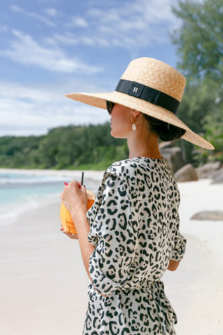 Sombrero Belair Ala Ancha de Paja Cosida decorado con Cinta Negra Raceu Hats