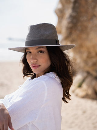 Sombrero de Paja Florida Gris - Estilo Fedora - Raceu Hats