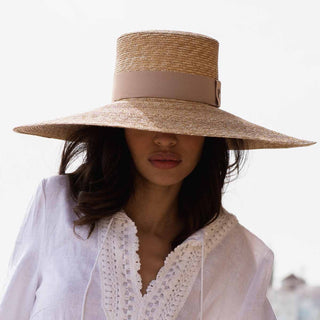 Sombrero Mujer Estilo Canotier Ala Ancha con Cinta Beige Grosgrain Raceu Hats