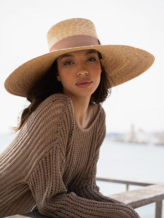 Sombrero Mujer Estilo Canotier Ala Ancha con Cinta Marrón Grosgrain Raceu Hats