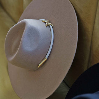 Sombrero Mujer Ala Ancha Fieltro de Lana Taupe con Adorno Dorado - Kentucky - Raceu Hats