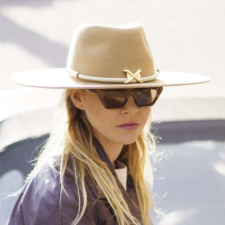 Sombrero Mujer Ala Ancha Fieltro de Lana Taupe con Adorno Dorado - Kentucky - Raceu Hats