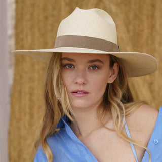 Sombrero Panamá Mujer color Natural con Cinta de Piel Taupe SOHO - Raceu Hats