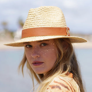 Sombrero Fedora Mujer Ala Corta Cinta Piel Marrón CHICAGO - Raceu Hats