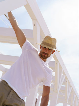 Sombrero Fedora Hombre 100% raffia natural de Ala Corta con Cinta de Piel en color Gris - Raceu Hats