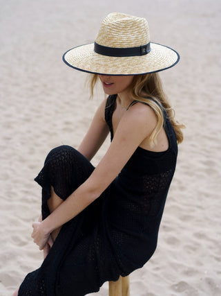 Sombrero de Paja de Trigo Natural para Mujer con Cinta de Piel Negra y Ribete en el Ala de color Negro - Raceu Hats
