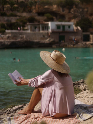 Sombrero de Paja Natural Ala Extra Ancha - Elegancia y Protección Solar al Alcance de tu Mano - Raceu Hats