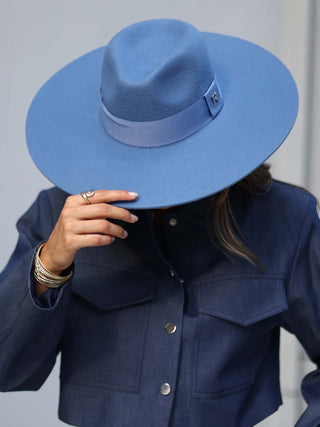 Sombrero Fedora Mujer de Ala Ancha confeccionado en 100% Fieltro de Lana de color Azul Eléctrico - Raceu Hats