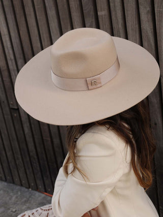 Sombrero Mujer Ala Ancha Colorado en Color Beige - Ala Rígida - Fieltro de Lana - Raceu Hats