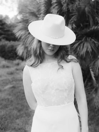 Sombrero para Novia Elegante, 100% Fieltro de Lana en Color Blanco Roto