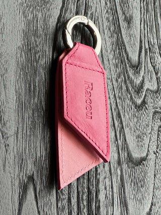 Porta sombreros en color rosa encantador y fabricado en 100% cuero