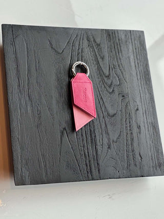 Porta sombreros en color rosa encantador y fabricado en 100% cuero