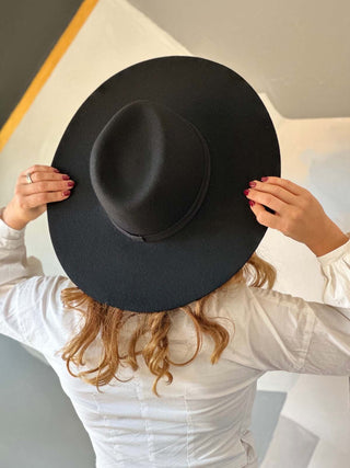 Sombrero hecho en 100% Fieltro de Lana color Negro, de Ala Ancha y Rígida - Hecho en España - Raceu Hats