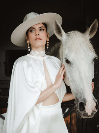 Sombrero para Novia de Ala Ancha, confeccionado en 100% Fieltro de Lana, color Blanco Roto