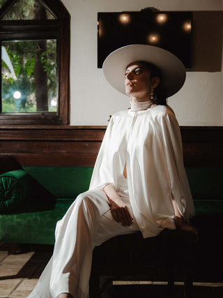 Sombrero para Novia de Ala Ancha, confeccionado en 100% Fieltro de Lana, color Blanco Roto