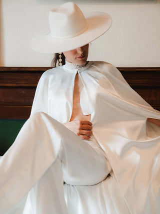 Sombrero para Novia de Ala Ancha, confeccionado en 100% Fieltro de Lana, color Blanco Roto