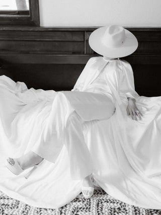 Sombrero para Novia de Ala Ancha, confeccionado en 100% Fieltro de Lana, color Blanco Roto