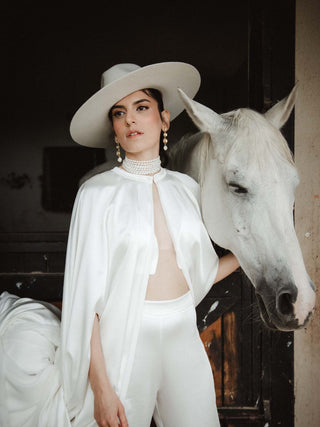 Sombrero para Novia de Ala Ancha, confeccionado en 100% Fieltro de Lana, color Blanco Roto