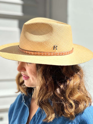 Sombrero Panamá de Ala Intermedia para un Verano con Mucho Estilo