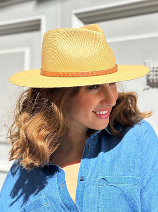 Sombrero Panamá de Ala Intermedia para un Verano con Mucho Estilo