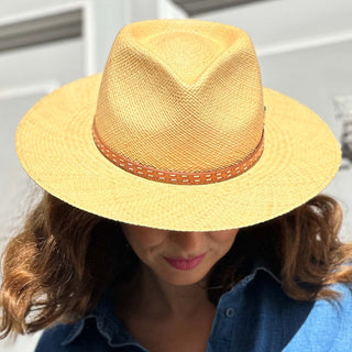 Sombrero Panamá de Ala Intermedia para un Verano con Mucho Estilo