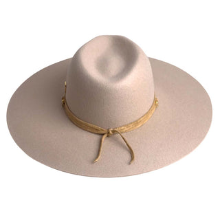 Sombrero de Mujer de Ala Ancha Rígida, Elegancia Inigualable en colorBeige - Diseño clásico con un toque moderno - Raceu Hats