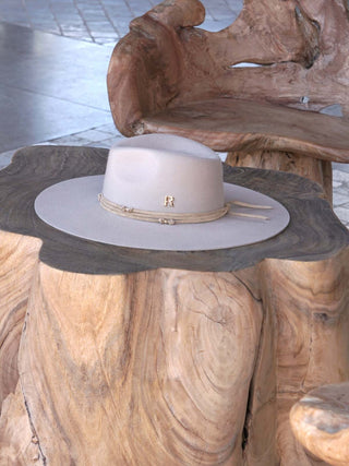Sombrero de Mujer de Ala Ancha Rígida, Elegancia Inigualable en colorBeige - Diseño clásico con un toque moderno - Raceu Hats