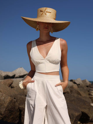 Elegancia Atemporal con nuestro Sombrero Canotier de Ala Ancha en color Natural - Raceu Hats