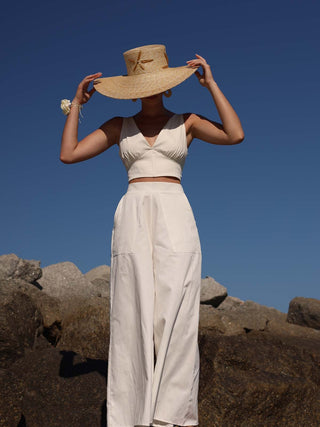 Elegancia Atemporal con nuestro Sombrero Canotier de Ala Ancha en color Natural - Raceu Hats