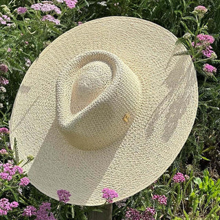 Elegancia Atemporal con nuestro Sombrero Panamá Fedora Trenzado en Ecuador en 100% Paja de Toquilla