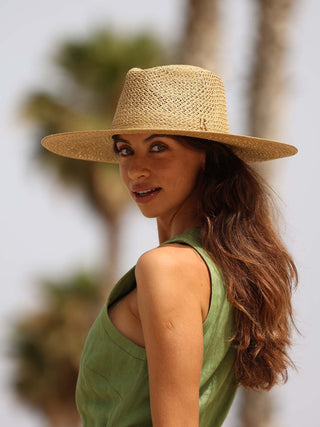 Sombrero Panamá Mujer Estilo Fedora en Color Oliva: Elegancia Atemporal en su Máxima Expresión - Raceu Hats