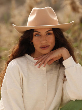 Sombrero Vaquero Mujer en Color Cappuccino: La Elegancia de una Artesanía Exquisita - Raceu Hats
