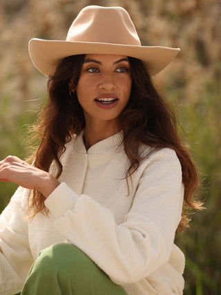 Sombrero Vaquero Mujer en Color Cappuccino: La Elegancia de una Artesanía Exquisita - Raceu Hats