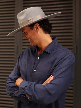 Sombrero Estilo Fedora confeccionado en 100% Fieltro de Lana y color Gris, de ala ancha y rígida - Raceu Hats