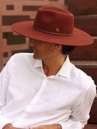 Sombrero Fedora en 100% Fieltro de Lana y color Terracota, de Ala Ancha y Rígida con Cinta Grosgain al Tono - Raceu Hats