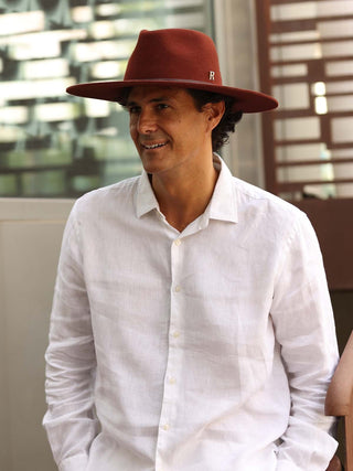 Sombrero Fedora en 100% Fieltro de Lana y color Terracota, de Ala Ancha y Rígida con Cinta Grosgain al Tono - Raceu Hats