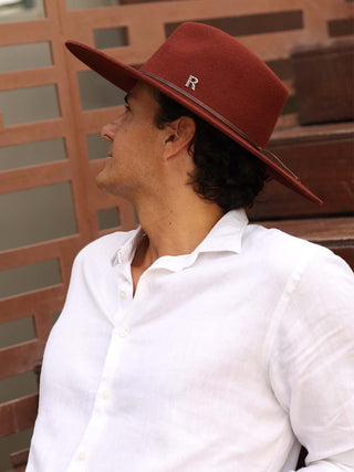 Sombrero Fedora en 100% Fieltro de Lana y color Terracota, de Ala Ancha y Rígida con Cinta Grosgain al Tono - Raceu Hats