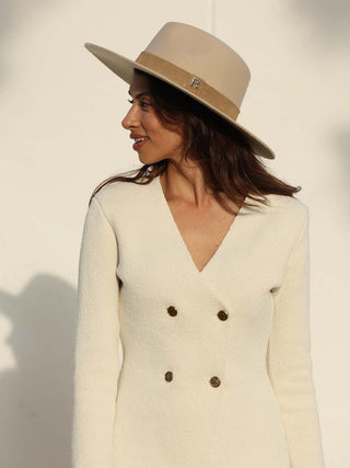 Sombrero Mujer Estilo Fedora confeccionado en 100% Fieltro de Lana y color Beige, de ala media - Raceu Hats
