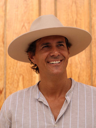 Sombrero Borsalino Beige en 100% Fieltro de Lana con Cinta Grosgain al Tono -Sombreros Hombre - Raceu Hats