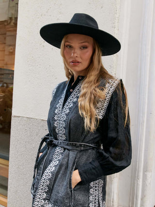 Sombrero hecho en 100% Fieltro de Lana color Negro, de Ala Ancha y Rígida - Hecho en España - Raceu Hats