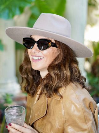 Sombrero Fedora Mujer de Ala Ancha confeccionado en 100% Fieltro de Lana en color Moca - Raceu Hats